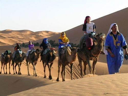 Les Pyramides Hotel Merzouga Exterior foto