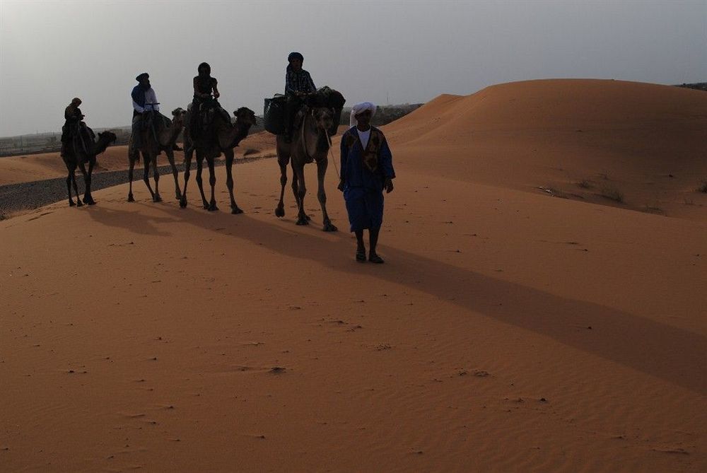Les Pyramides Hotel Merzouga Exterior foto